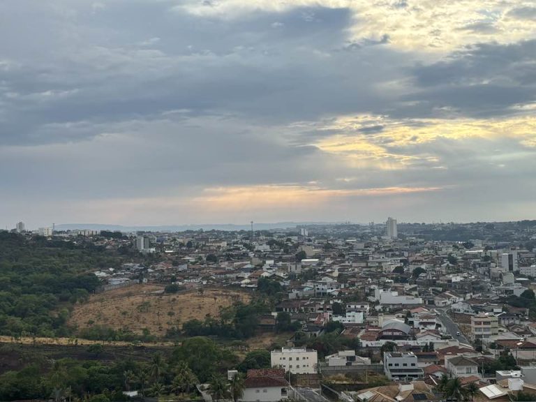 Chuva quebra recorde de 169 dias de estiagem em Catalão