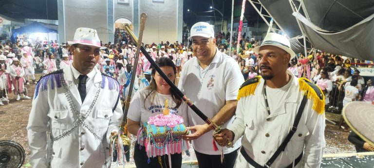 Luiz Sampaio e Samara serão os festeiros de 2025: cerimônia de entrega da coroa emociona Catalão