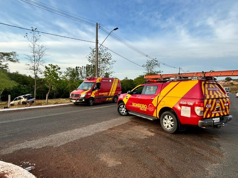 Capotamento em Catalão deixa mãe e filha gravemente feridas
