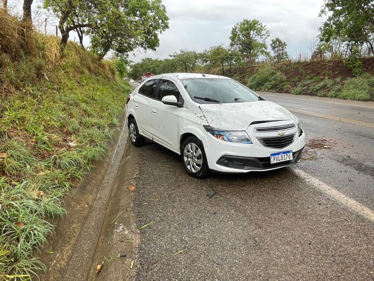 Saída pista seguida de capotamento deixa feridos na GO-210, em Catalão
