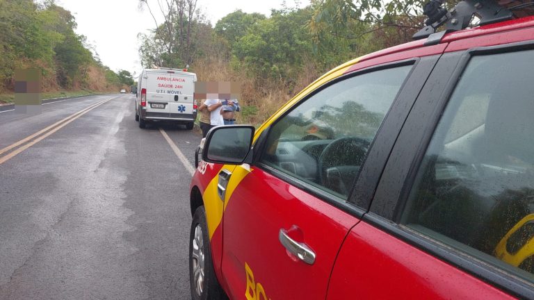 Carro sai da pista e capota próximo a Nova Aurora; motorista é socorrido