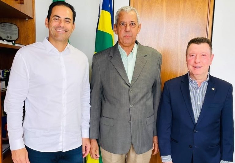 José Nelto recebe autoridades em Brasília para discutirem abertura do Hospital Regional em Catalão