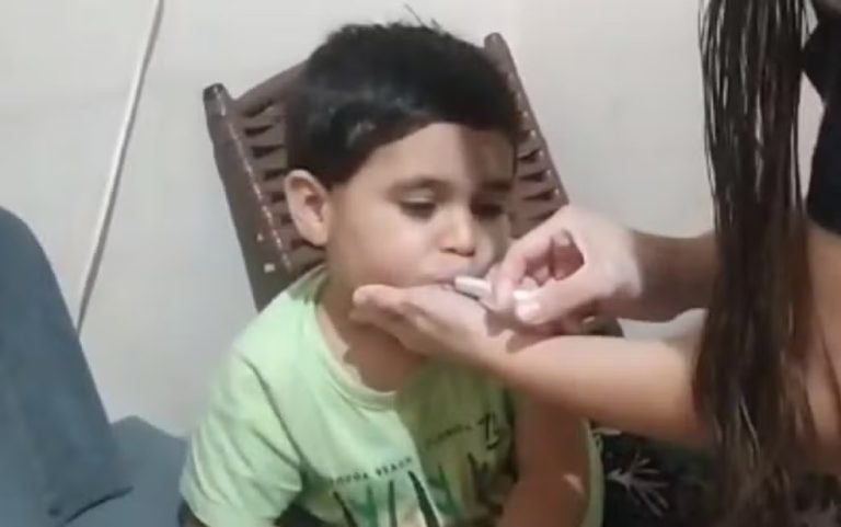 Mãe de Catalão luta na Justiça por medicamento à base de canabidiol para controlar convulsões do filho