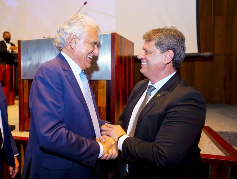 Tarcísio articula apoio de Bolsonaro a Caiado para a Presidência