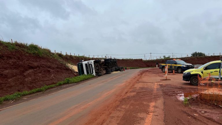 Feriado chuvoso registra quatro acidentes e seis feridos na BR-050