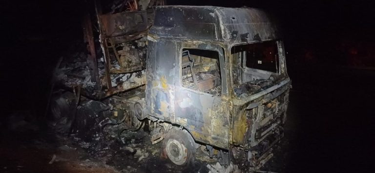 Caminhão furtado e carreta incendiada na BR-050