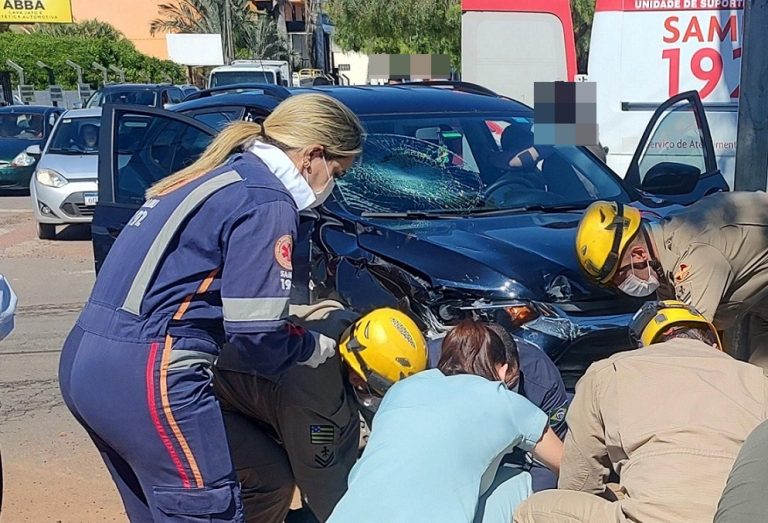 Motociclista ferida em acidente no centro de Catalão
