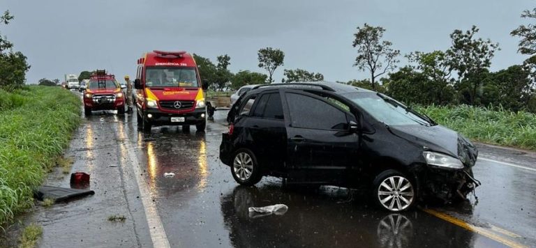 Catalão: Capotamento na saída para Ipameri deixa jovem ferido