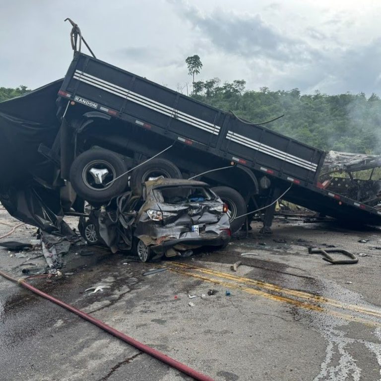 Grave acidente na BR-116, em Minas Gerais, deixa 38 mortos