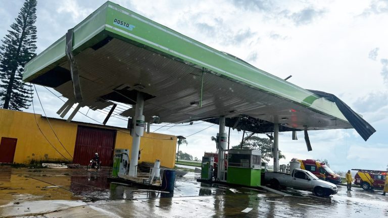 Tempestade atinge Catalão e causa diversos danos no município