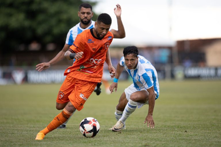 CRAC perde para Abecat e segue sem vencer no Goianão