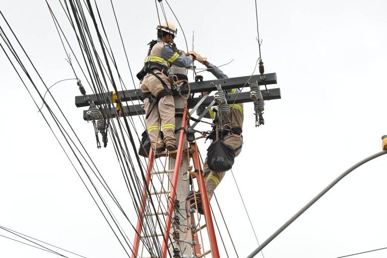 Moradores de Três Ranchos ficaram boa parte do último domingo sem energia elétrica