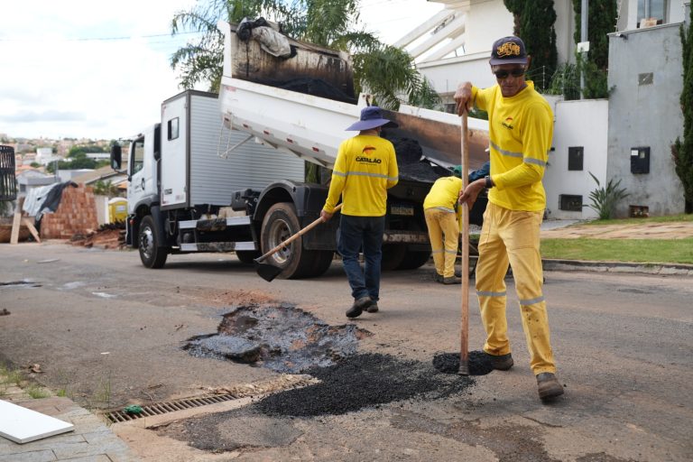 Catalão aplica mais de 600 toneladas de asfalto em tapa-buraco somente em janeiro