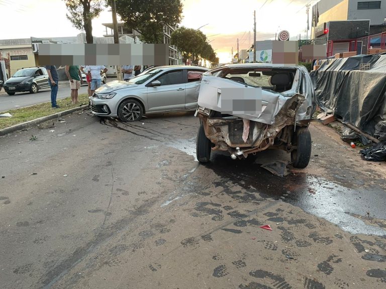 Reflexo do sol causa acidente de trânsito em Catalão e deixa quatro feridos