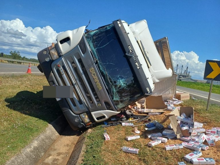 Carga milionária de cigarros contrabandeados é saqueada na BR-050 em Campo Alegre de Goiás