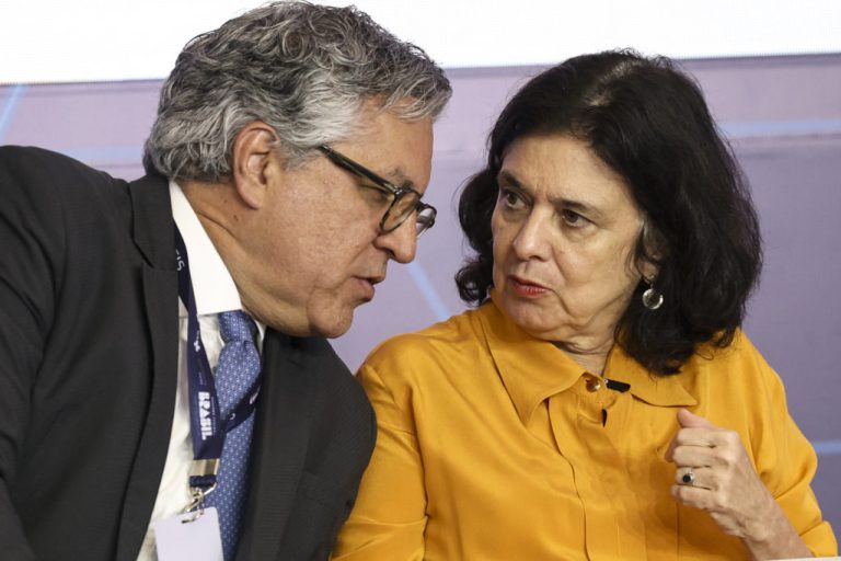 Lula decide substituir Nísia Trindade por Alexandre Padilha no Ministério da Saúde