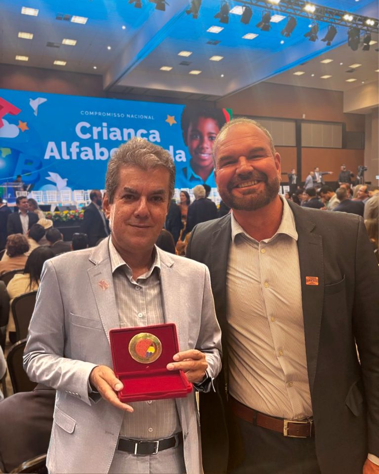 Educação de Catalão recebe Selo Ouro do MEC