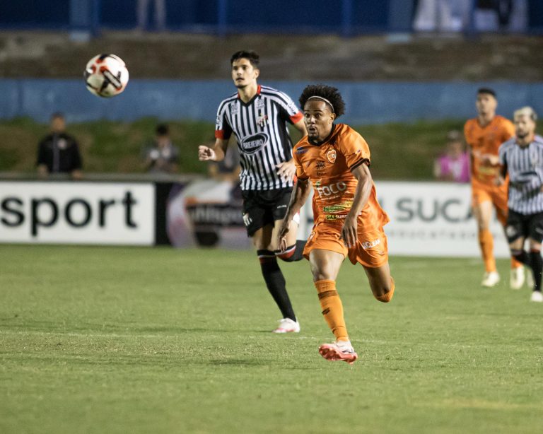 Arbitragem polêmica marca eliminação da Abecat no Goianão 2025