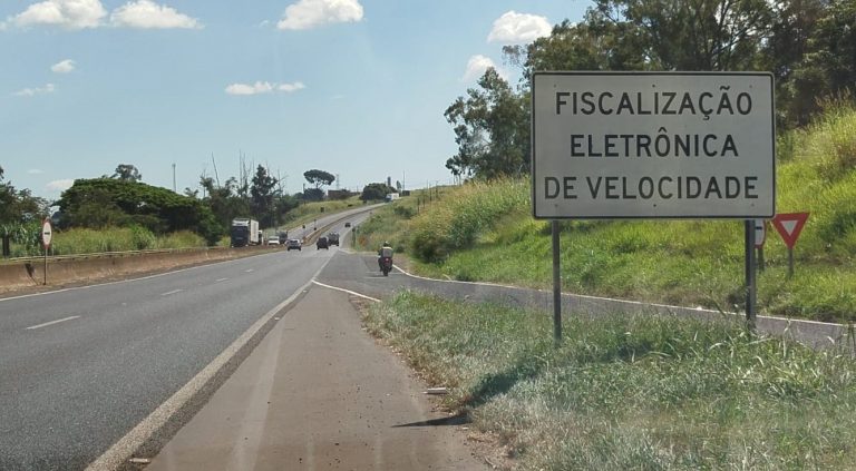 Não adianta mais reduzir só perto do radar: novo sistema na BR-050 calcula a velocidade média no trecho