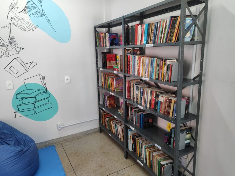 Nova biblioteca no Centro de Dependentes Químicos de Catalão (CDQC) incentiva leitura e reabilitação