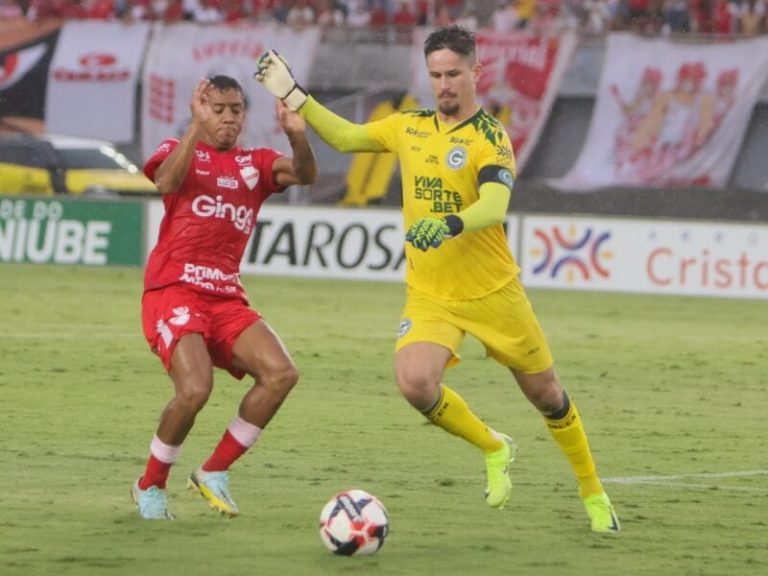 Vila Nova segura o Goiás e avança à final do Campeonato Goiano 2025