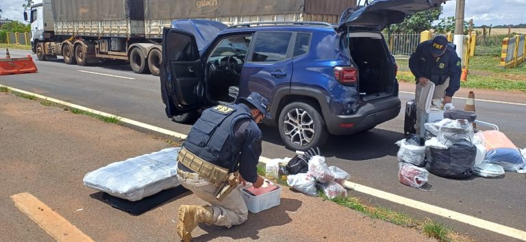 PRF apreende carro na BR-050 em Catalão com mercadorias do Paraguai