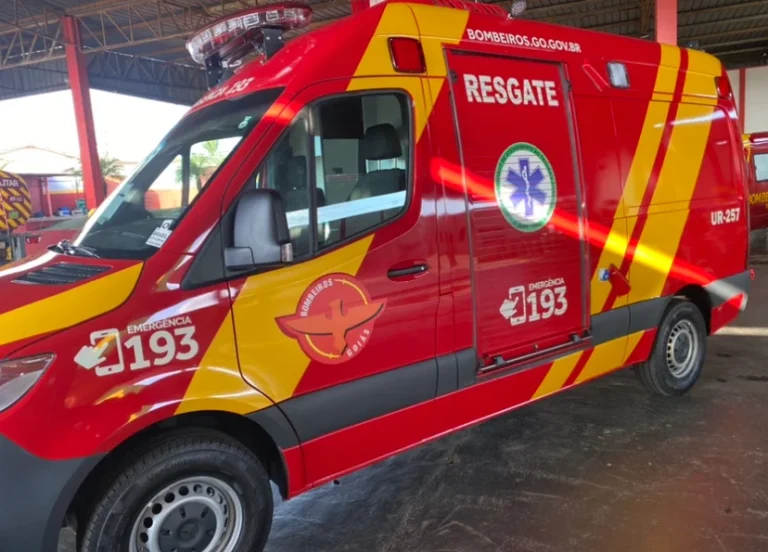 Homem fica gravemente ferido após sofrer choque elétrico e queda de 8 metros