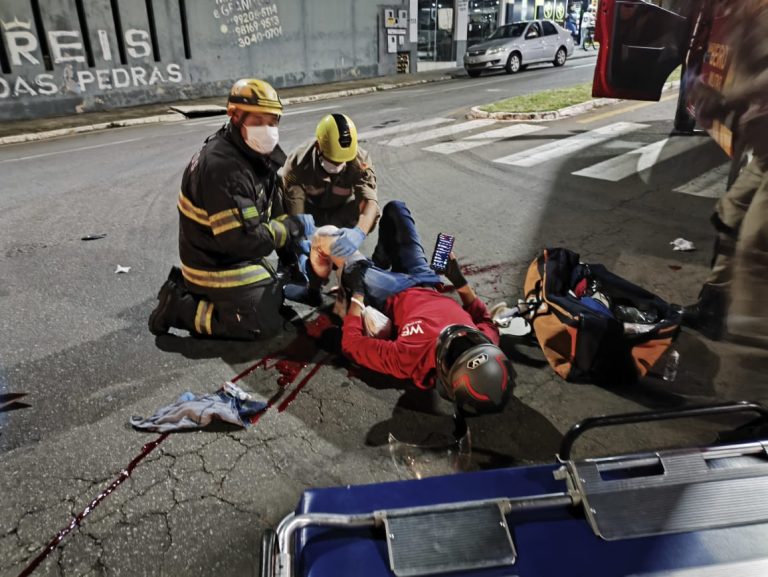 Colisão entre carro e moto deixa motociclista gravemente ferido, em avenida de Catalão