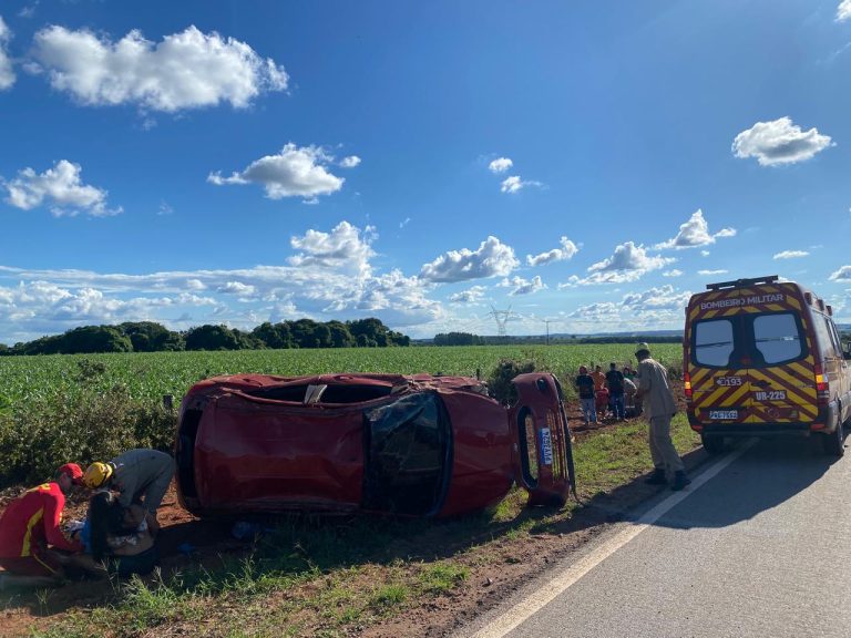 Capotamento na GO-330, entre Ouvidor e Três Ranchos, deixa quatro pessoas feridas