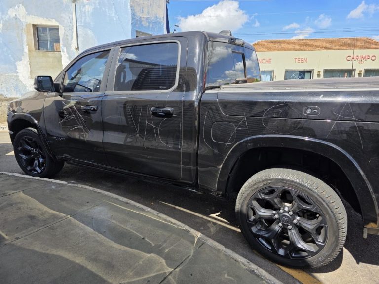 Jovem de Catalão é preso em Goiandira após confundir veículos e danificar caminhonete