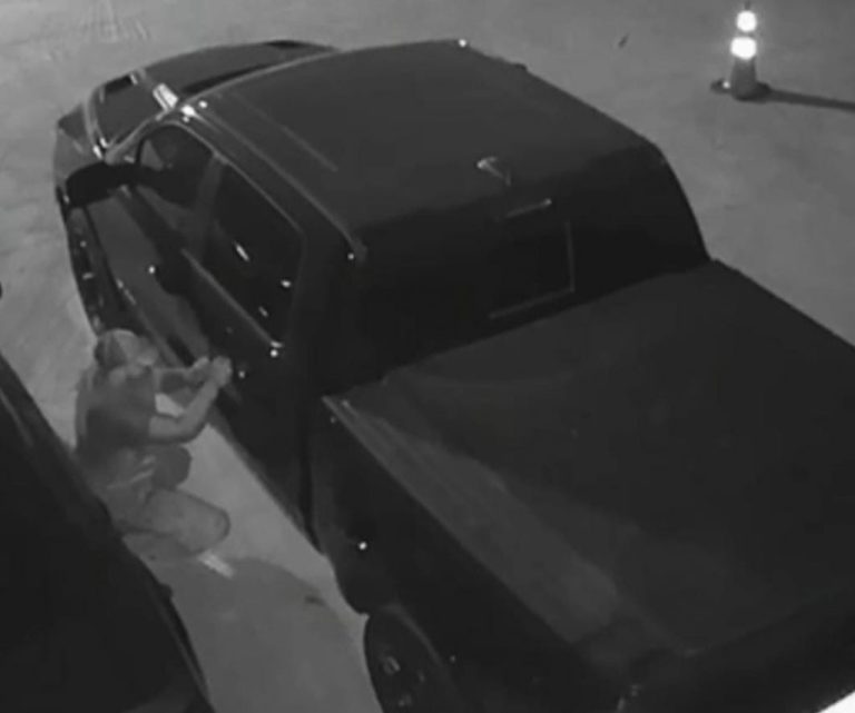 Câmeras registram ato criminoso contra veículo em empresa de telecomunicações em Catalão