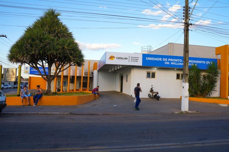 Criança com quadro grave, internada no PAI de Catalão, aguarda vaga para tratamento especializado