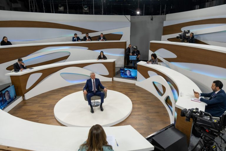 “Segurança traz tranquilidade e barra o crime”, diz Caiado no Roda Viva