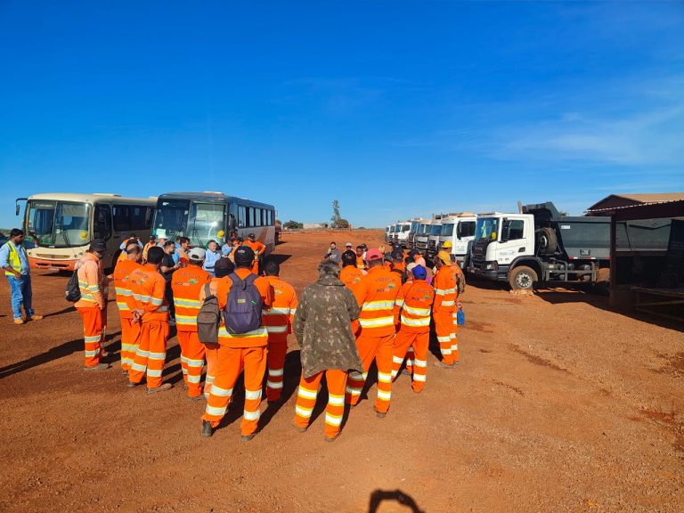 Trabalhadores fizeram paralisação nas obras de duplicação da BR-050 em Catalão