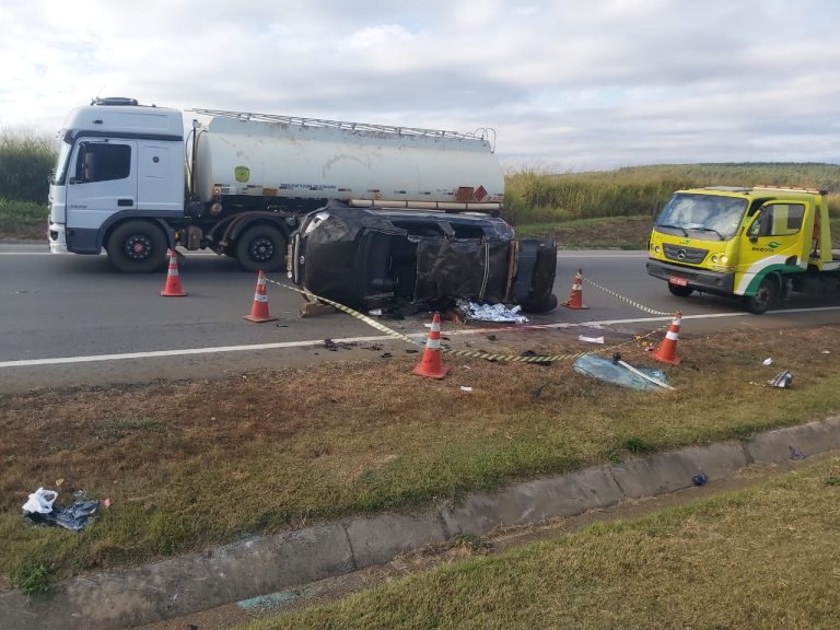PRF atende grave acidente com duas vítimas fatais na BR-050 em Catalão