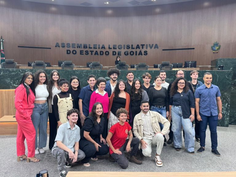 ALEGO homenageia educadores do Cursinho Popular Paulo Freire da UFCAT