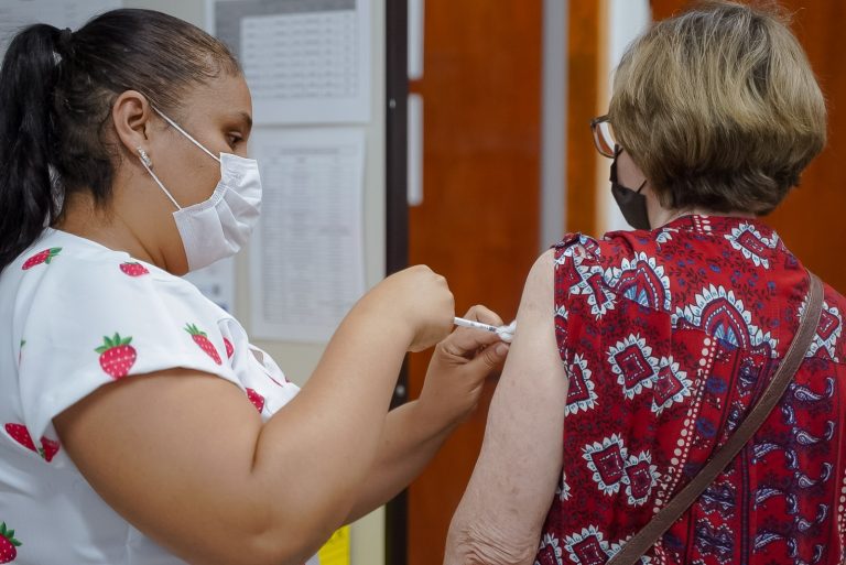 SES/GO reforça alerta para vacinação antes de festividades e viagens de férias