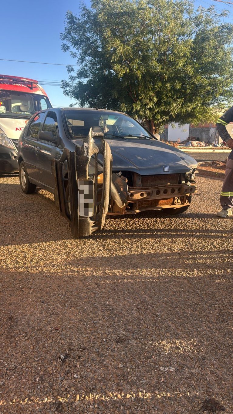 Motociclista fica gravemente ferida após colisão frontal no bairro Alvino Albino, em Catalão