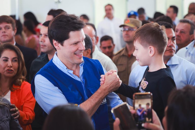 Em Catalão, Daniel Vilela assume protagonismo e reforça imagem de sucessor de Caiado