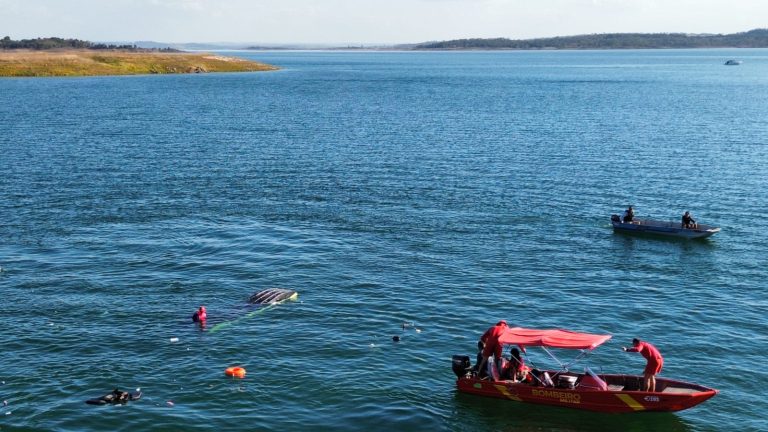 Embarcação naufraga e cinco pessoas são salvas em Três Ranchos