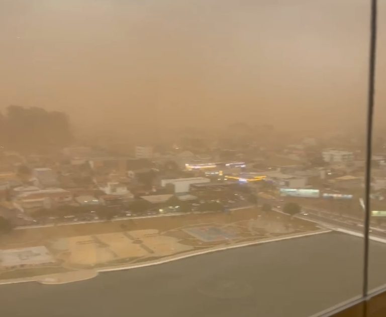 Ventania levanta poeira e assusta moradores de Catalão