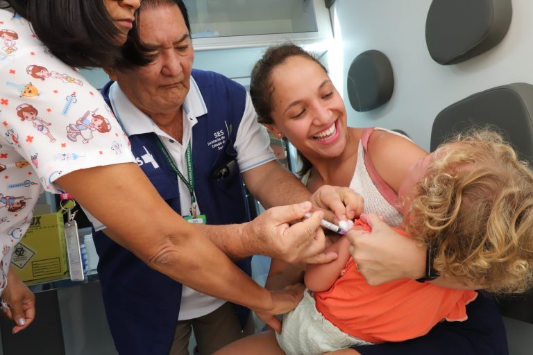 Reforço da vacina contra meningite para bebês em Goiás terá proteção ampliada