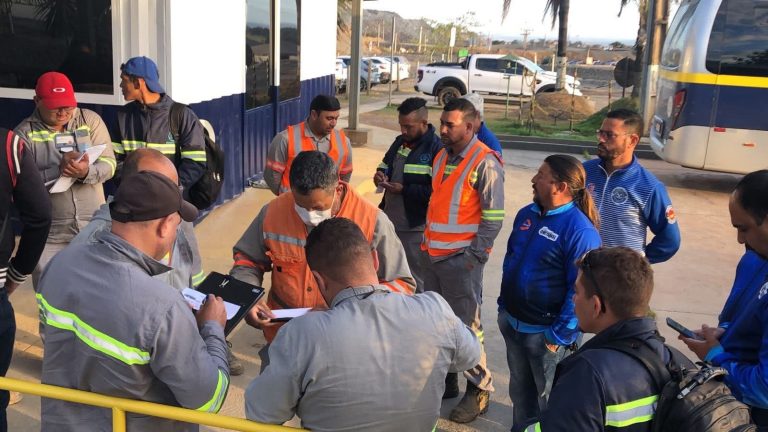 Metabase reforça atuação junto aos trabalhadores na porta da Mina Boa Vista