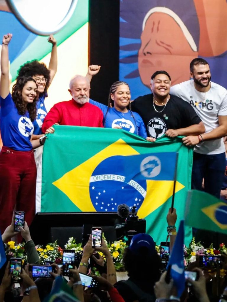 No 60º CONUNE, Lula reforça políticas estudantis e homenageia vítimas de tragédia na BR-153