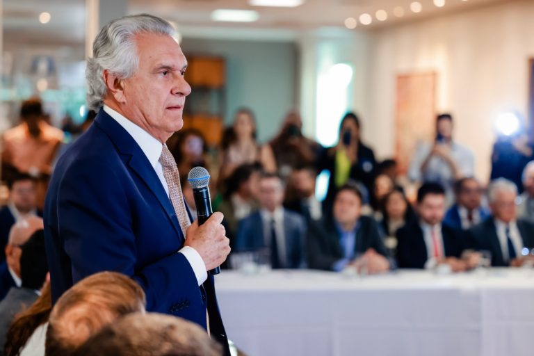 Caiado se antecipa e anuncia medidas em auxílio a empresas afetadas pelo tarifaço