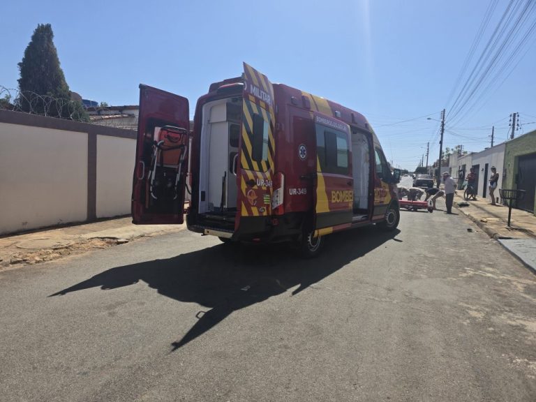 Motociclista atropela pedestre em Catalão; duas mulheres ficam feridas