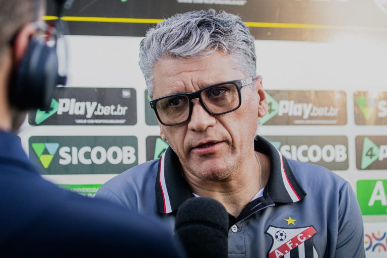 Ângelo Luiz é o novo treinador da Abecat Ouvidorense; Clube também apresentou novo escudo