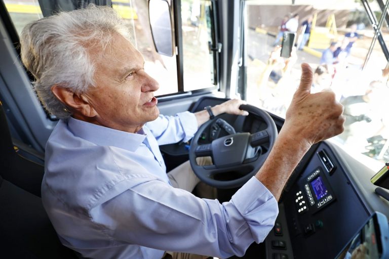 Caiado entrega estações revitalizadas e novos ônibus do BRT Leste-Oeste em Goiânia