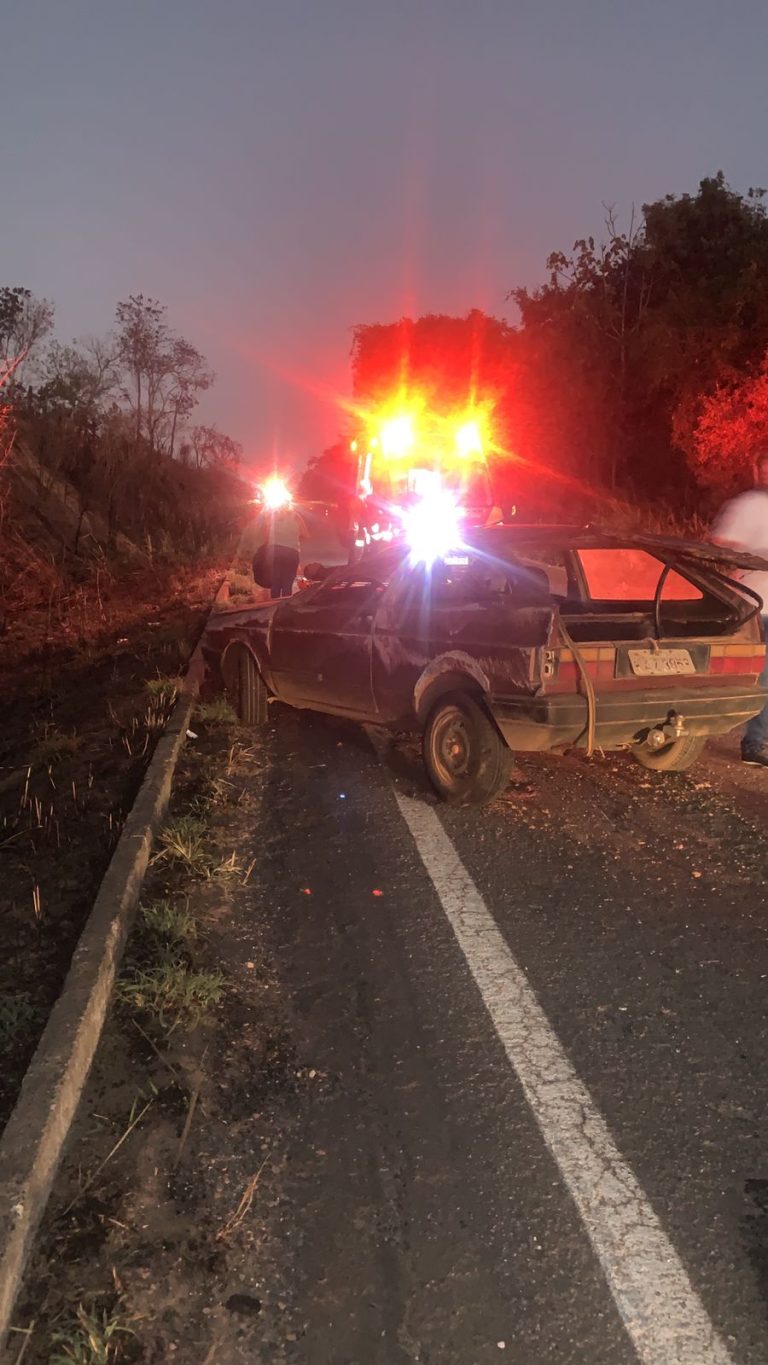 Quatro militares do Exército ficam feridos em capotamento na GO-330, em Catalão
