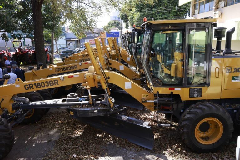Mecaniza Campo entrega máquinas a Catalão e mais 13 municípios goianos